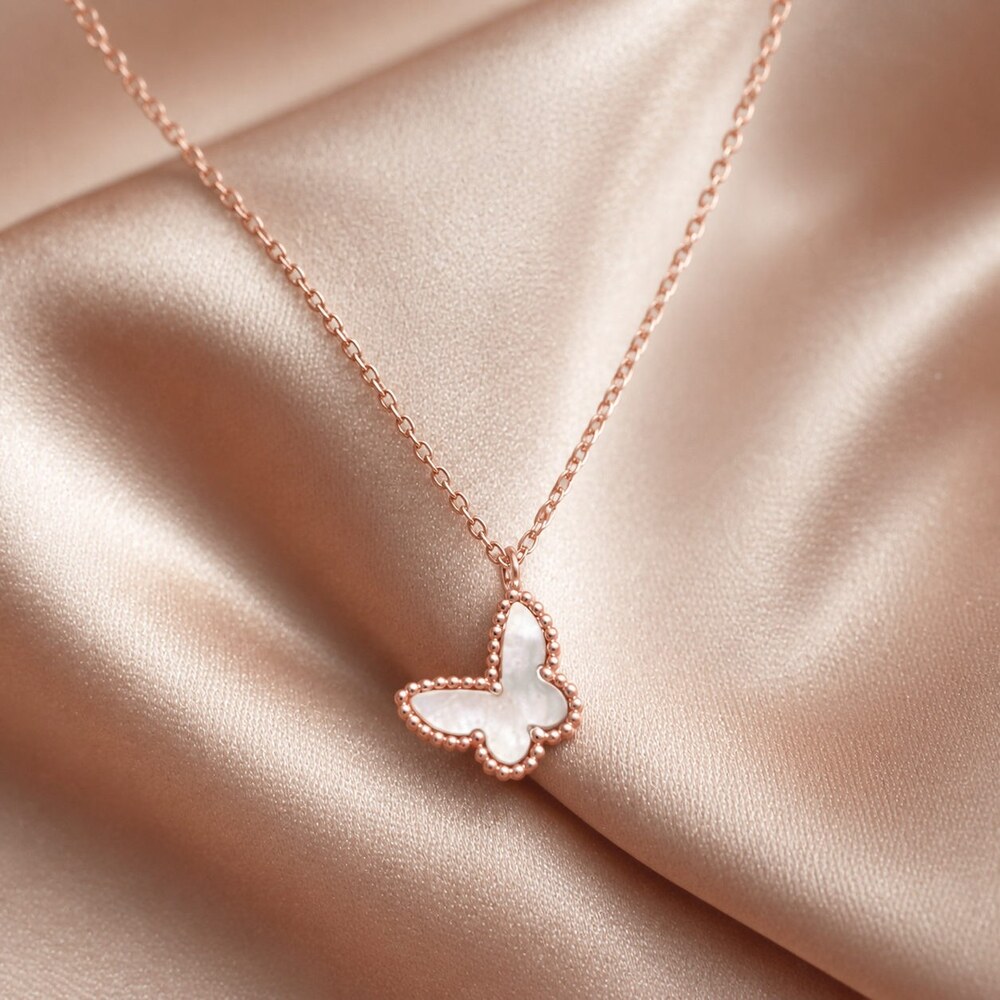 Van Cleef & Arpels Elegant Signature Necklace Style 10 | New with Box - Picture 4 of 9